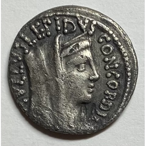 DENARIO R.P. ROMANA AEMILIA