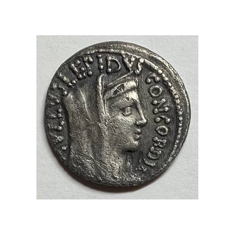 DENARIO R.P. ROMANA AEMILIA